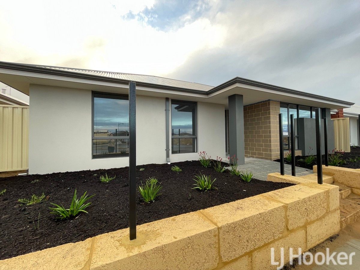 4 bedrooms House in 61 Dandaragan Drive DAWESVILLE WA, 6211