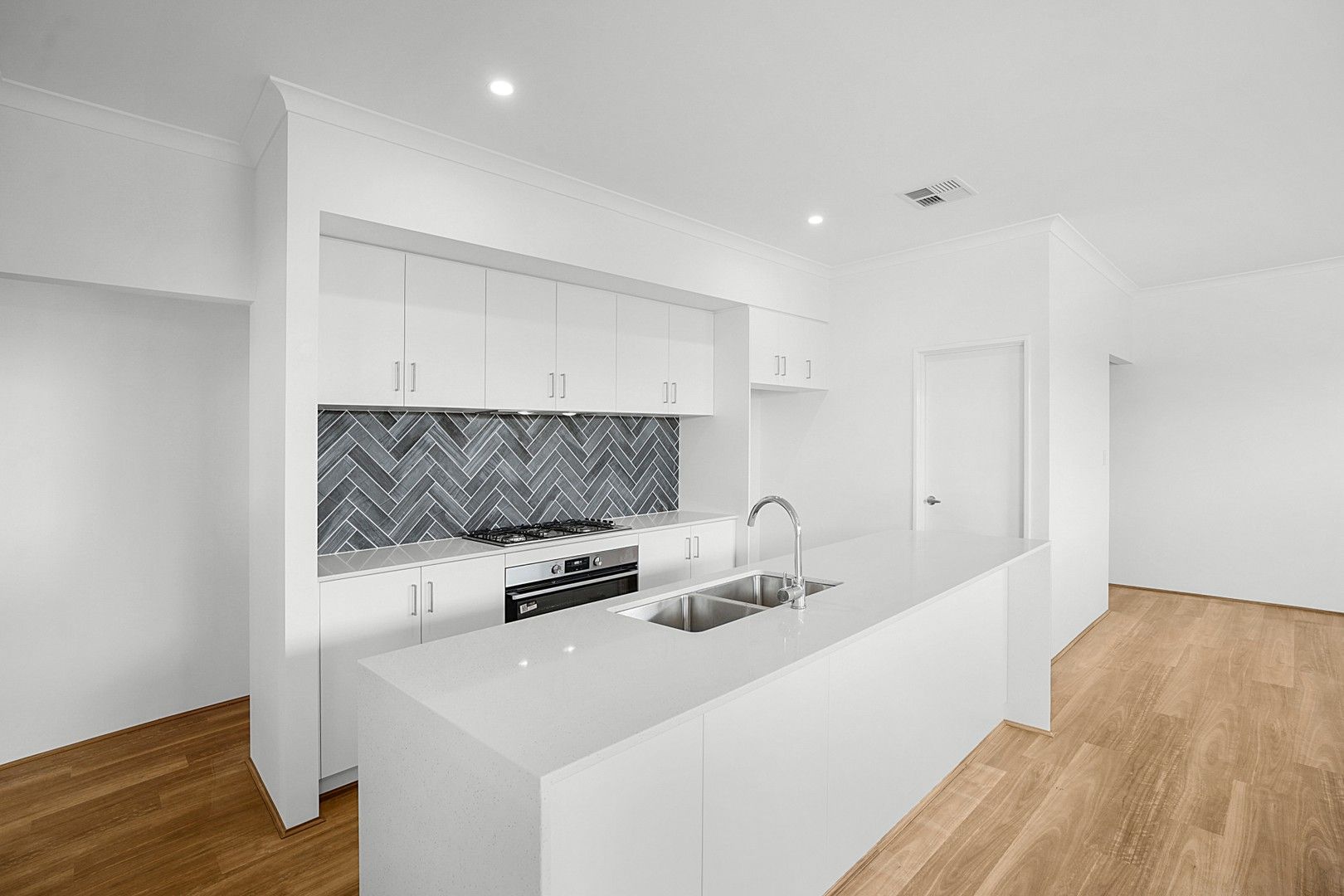 4 bedrooms House in 34 Barrelman Circuit ALKIMOS WA, 6038