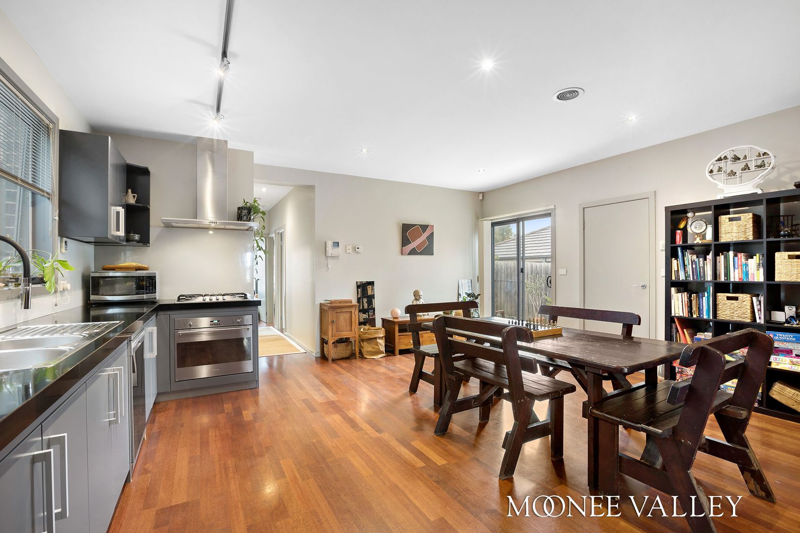 1 Edmonds Ct, Avondale Heights VIC 3034, Image 2