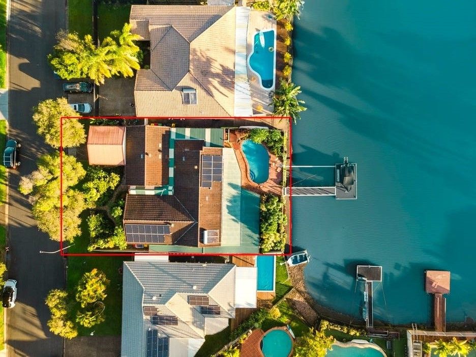 5 bedrooms House in 3 Allchin Court CURRUMBIN WATERS QLD, 4223