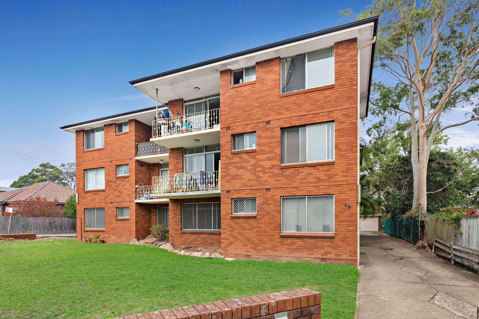 2 bedrooms Apartment / Unit / Flat in 6/42 John Street ASHFIELD NSW, 2131