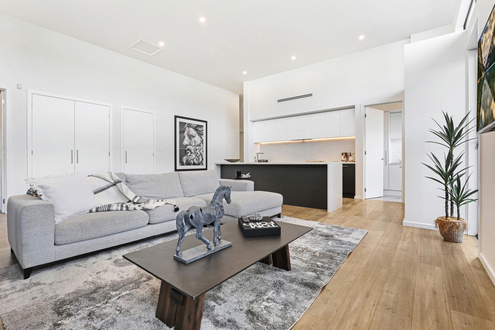 4 bedrooms House in 33 Butterfactory Drive CALDERWOOD NSW, 2527