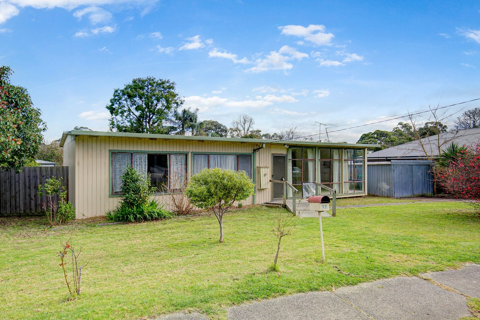3 bedrooms House in 11 Manuka Drive FERNTREE GULLY VIC, 3156