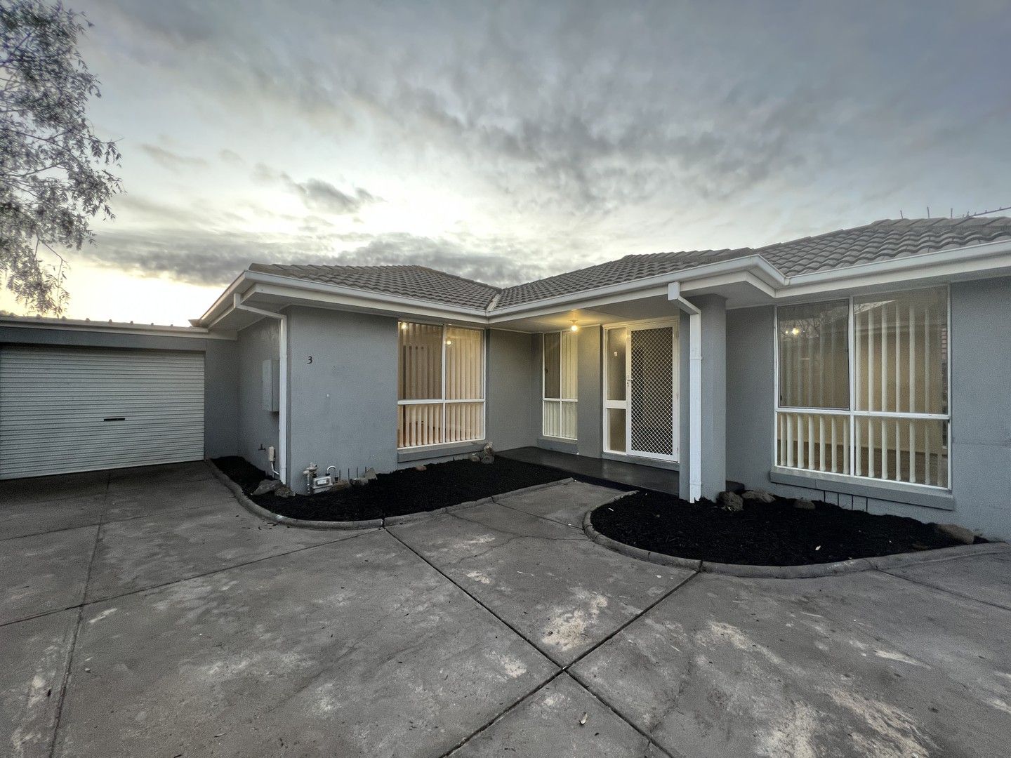 3 bedrooms Apartment / Unit / Flat in 3/109 Station Road DEER PARK VIC, 3023