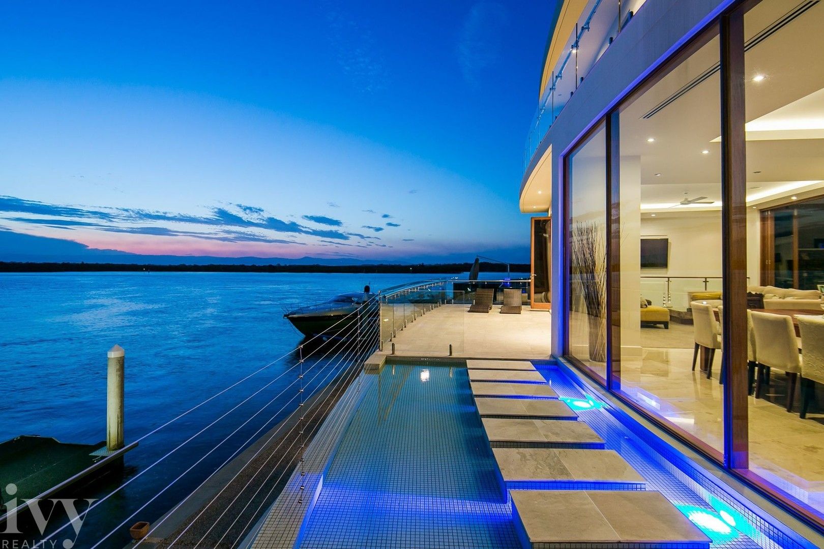 6 bedrooms House in 50 Knightsbridge Parade West SOVEREIGN ISLANDS QLD, 4216