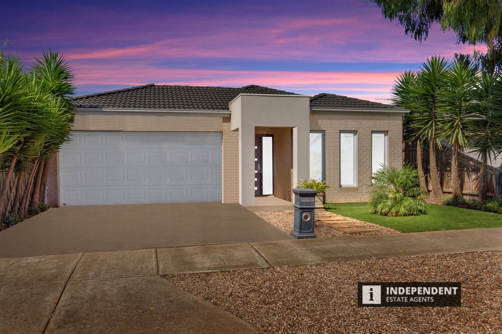 3 bedrooms House in 32 Turf club Boulevard MELTON SOUTH VIC, 3338