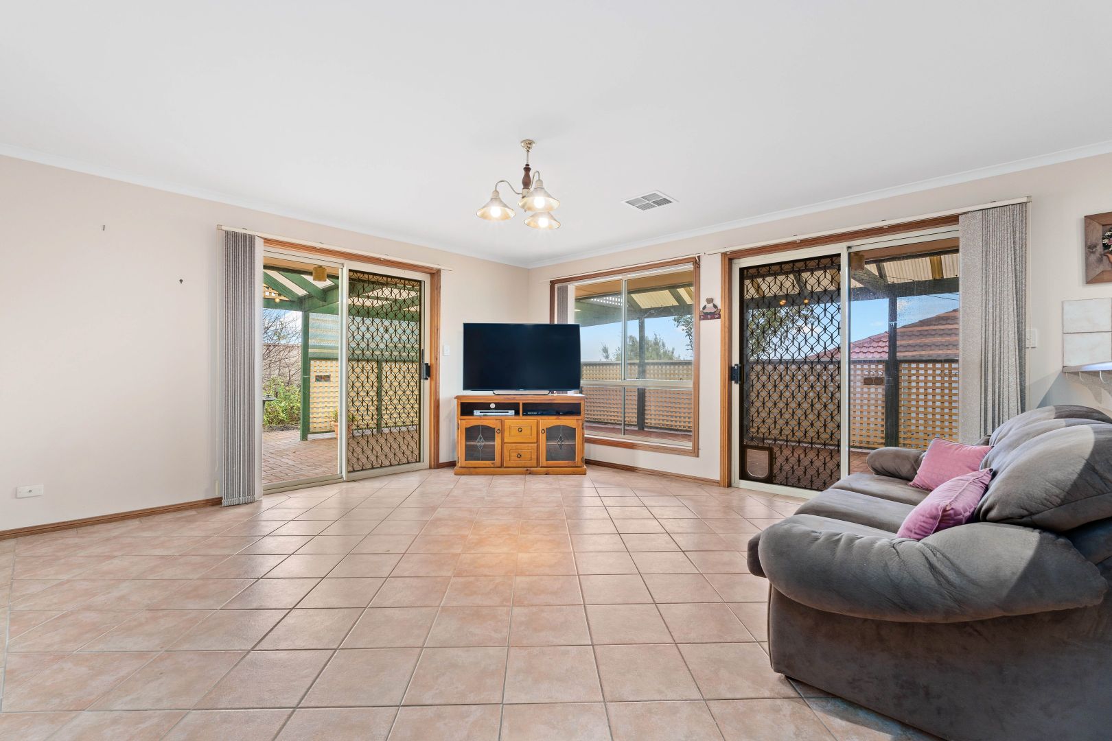 7 Augusta Drive, Seaford Rise SA 5169, Image 2