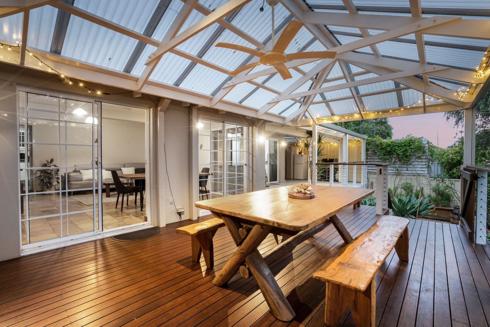 4 bedrooms House in 11 Redwood Crescent MELVILLE WA, 6156