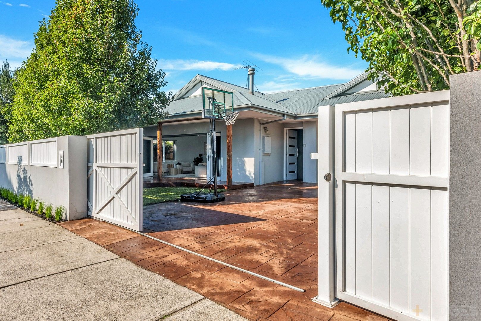 24 Carinya Avenue, Aspendale VIC 3195, Image 0