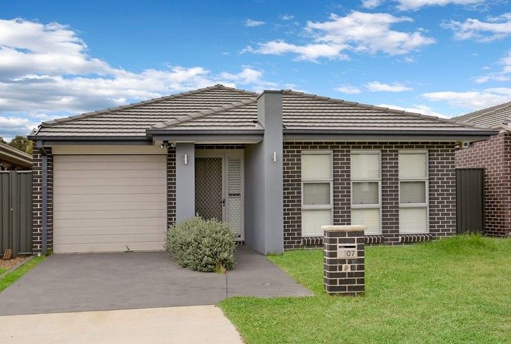 3 bedrooms House in 107 Howarth St ROPES CROSSING NSW, 2760