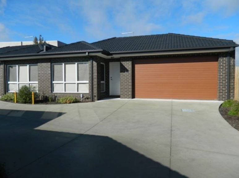 3 bedrooms Apartment / Unit / Flat in 2/18 Burnt Street NUNAWADING VIC, 3131