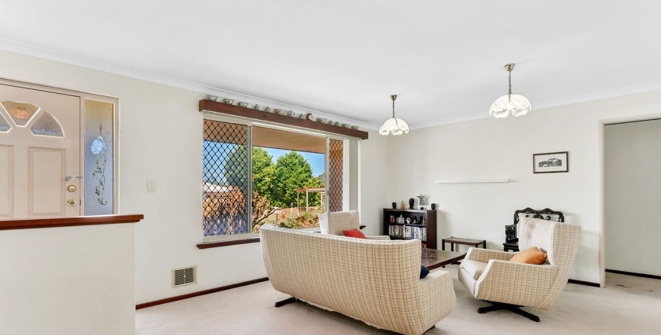 10 Carnoustie Gardens, Meadow Springs WA 6210 House For Rent 590