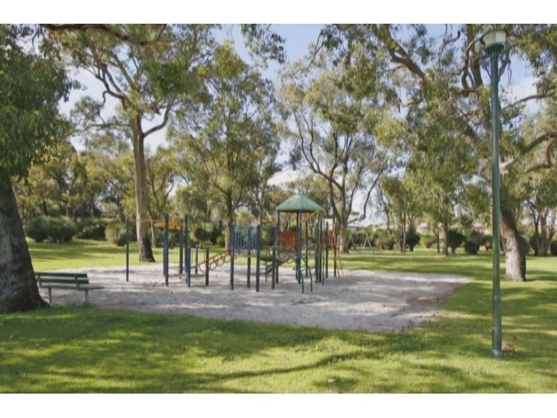 4 bedrooms House in  LAKE COOGEE WA, 6166