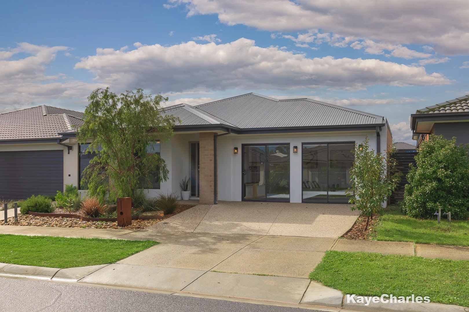 5 Golden Banksia Drive, Officer VIC 3809