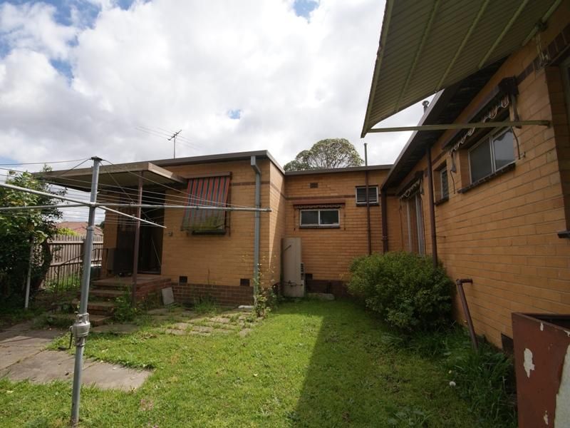 21 Balmoral Avenue, Strathmore VIC 3041, Image 2