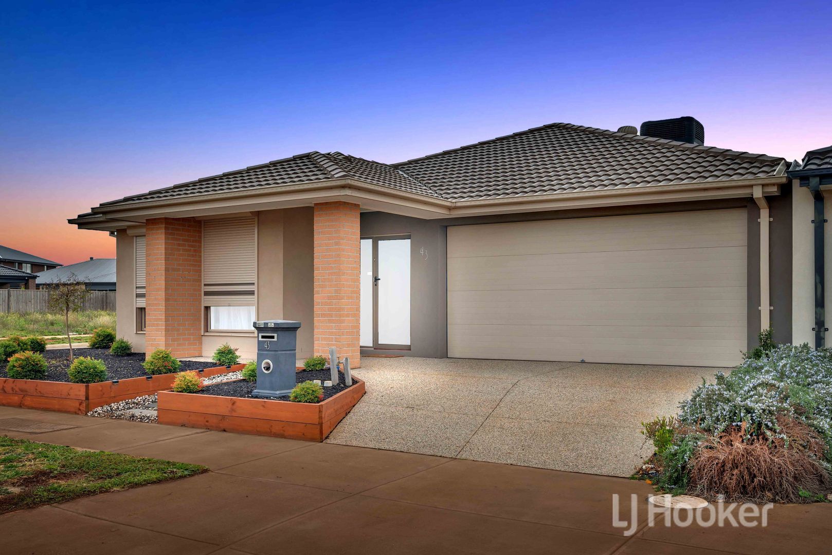 43 Stockport Crescent, Thornhill Park VIC 3335, Image 1