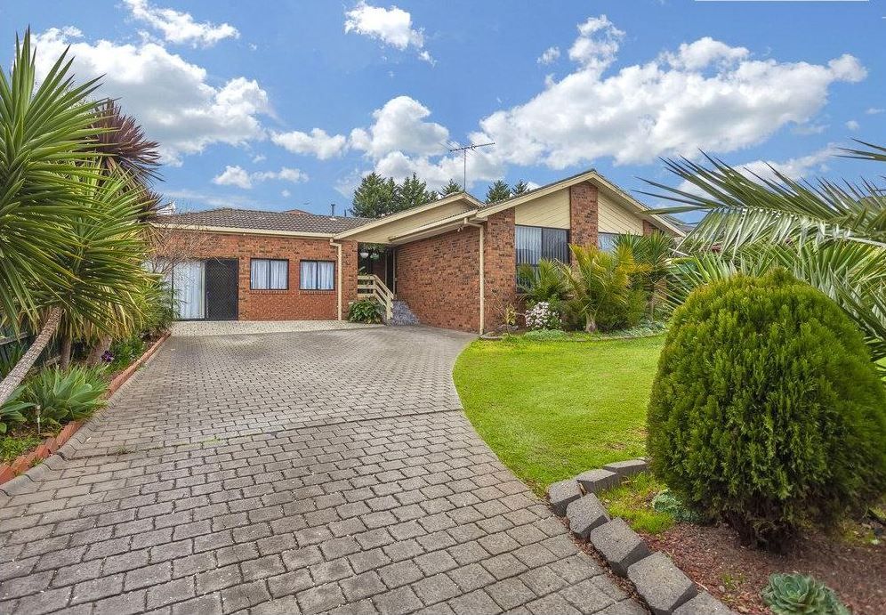 11 Shankland Boulevard, Meadow Heights VIC 3048