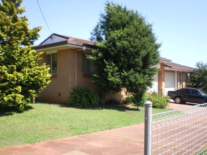 2 bedrooms Apartment / Unit / Flat in 2/117 South Street CENTENARY HEIGHTS QLD, 4350