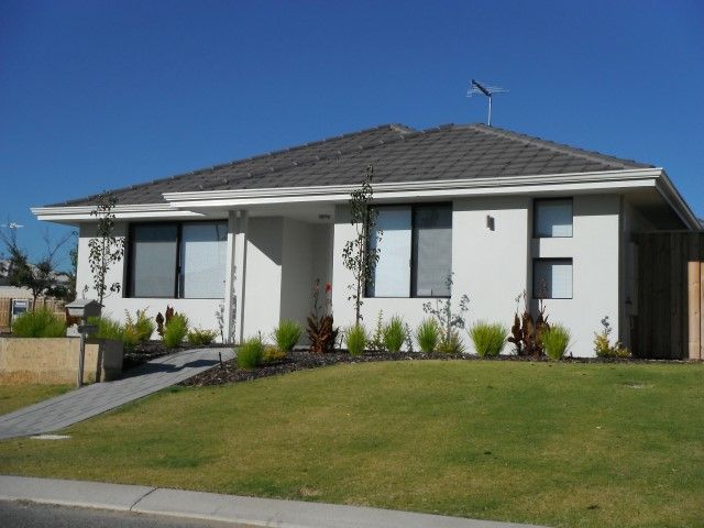 3 bedrooms House in 9 Sugarwood Terrace HALLS HEAD WA, 6210