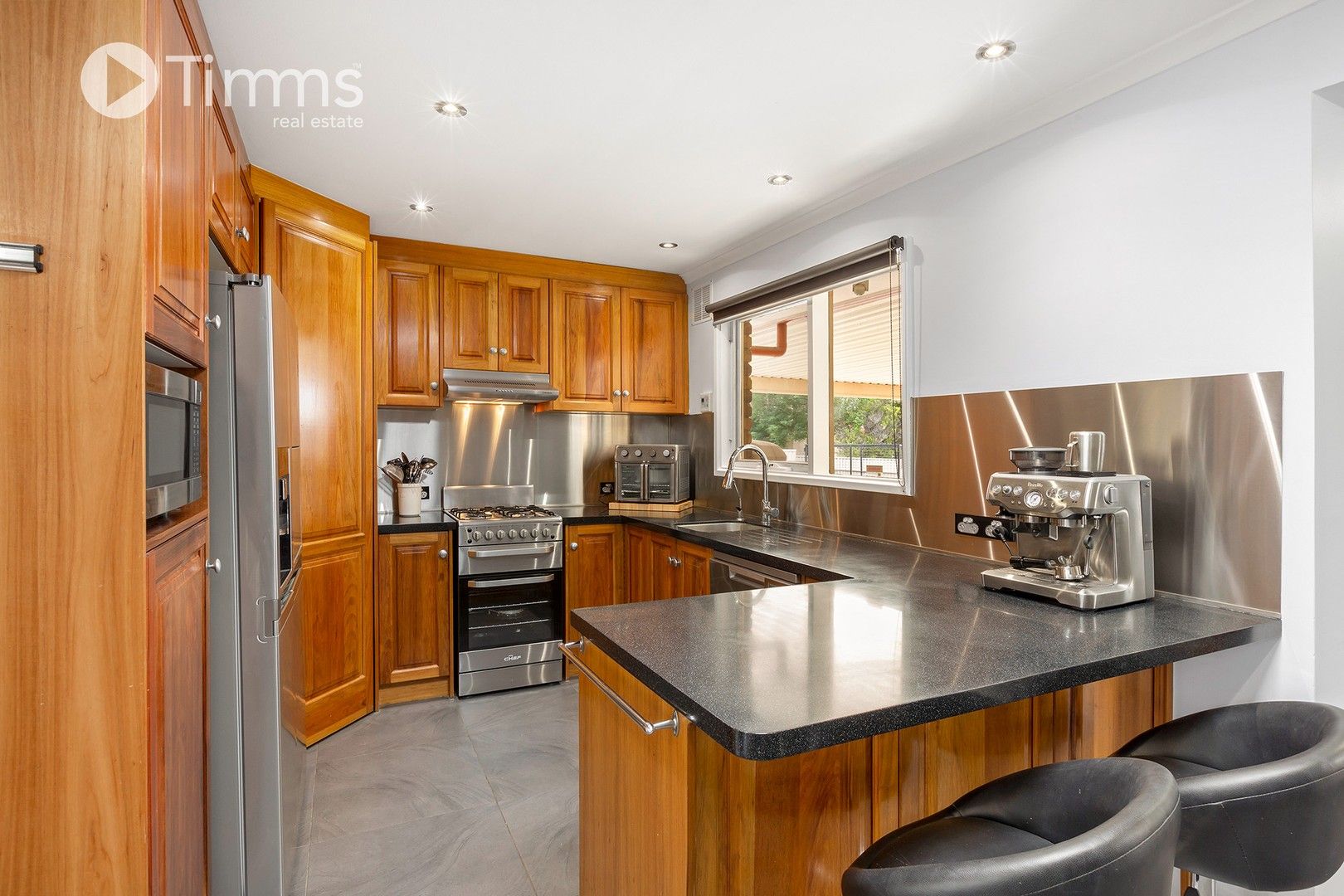 4 bedrooms House in 98 Elizabeth Road CHRISTIE DOWNS SA, 5164