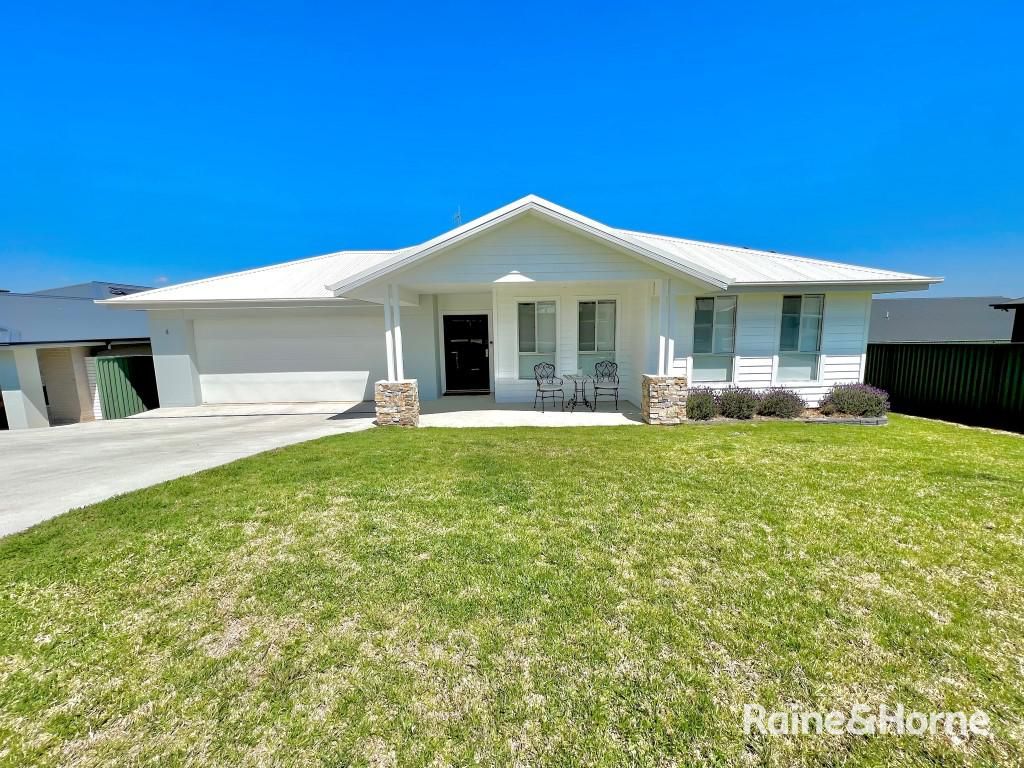 4 bedrooms House in 4 Percival Place KELSO NSW, 2795
