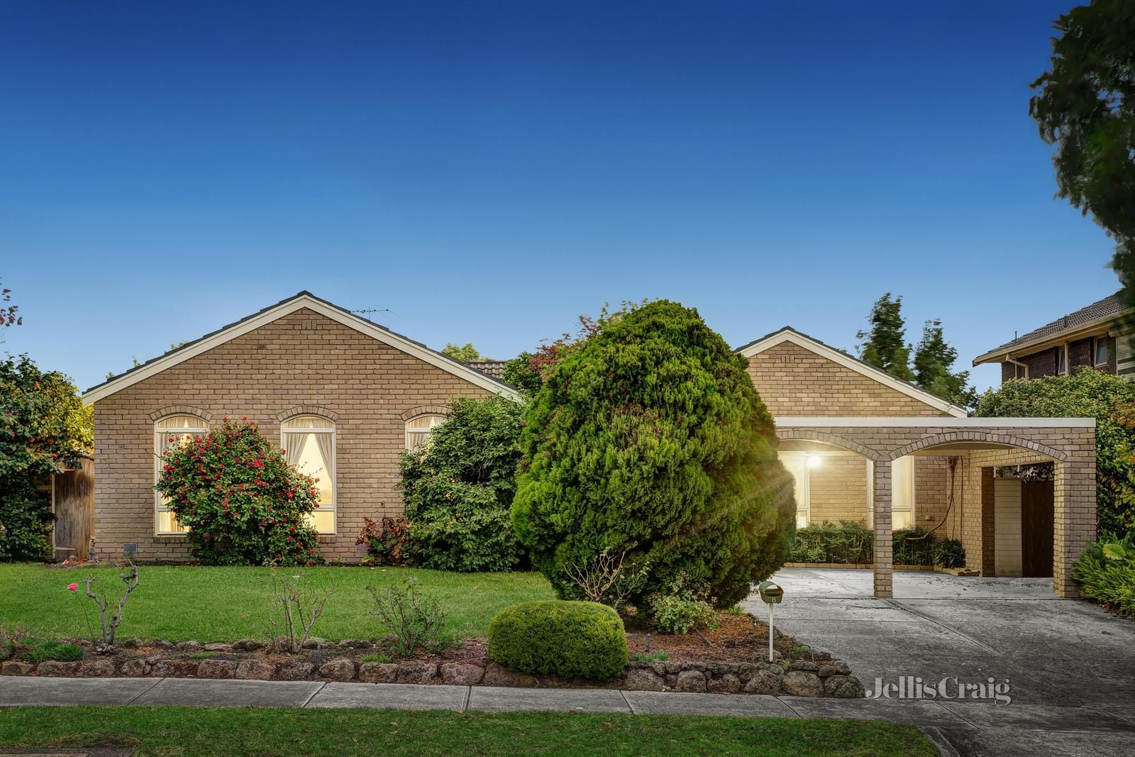 8 Woodlea Street, Doncaster East VIC 3109, Image 0