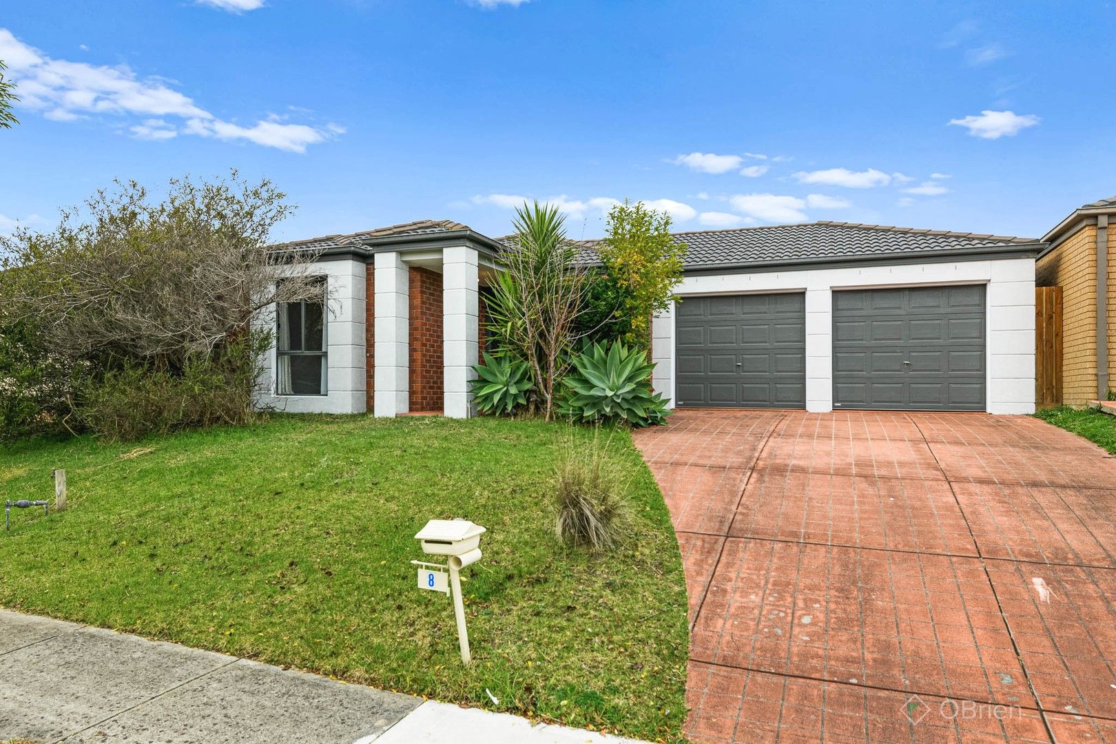 3 bedrooms House in 8 Sing Crescent BERWICK VIC, 3806