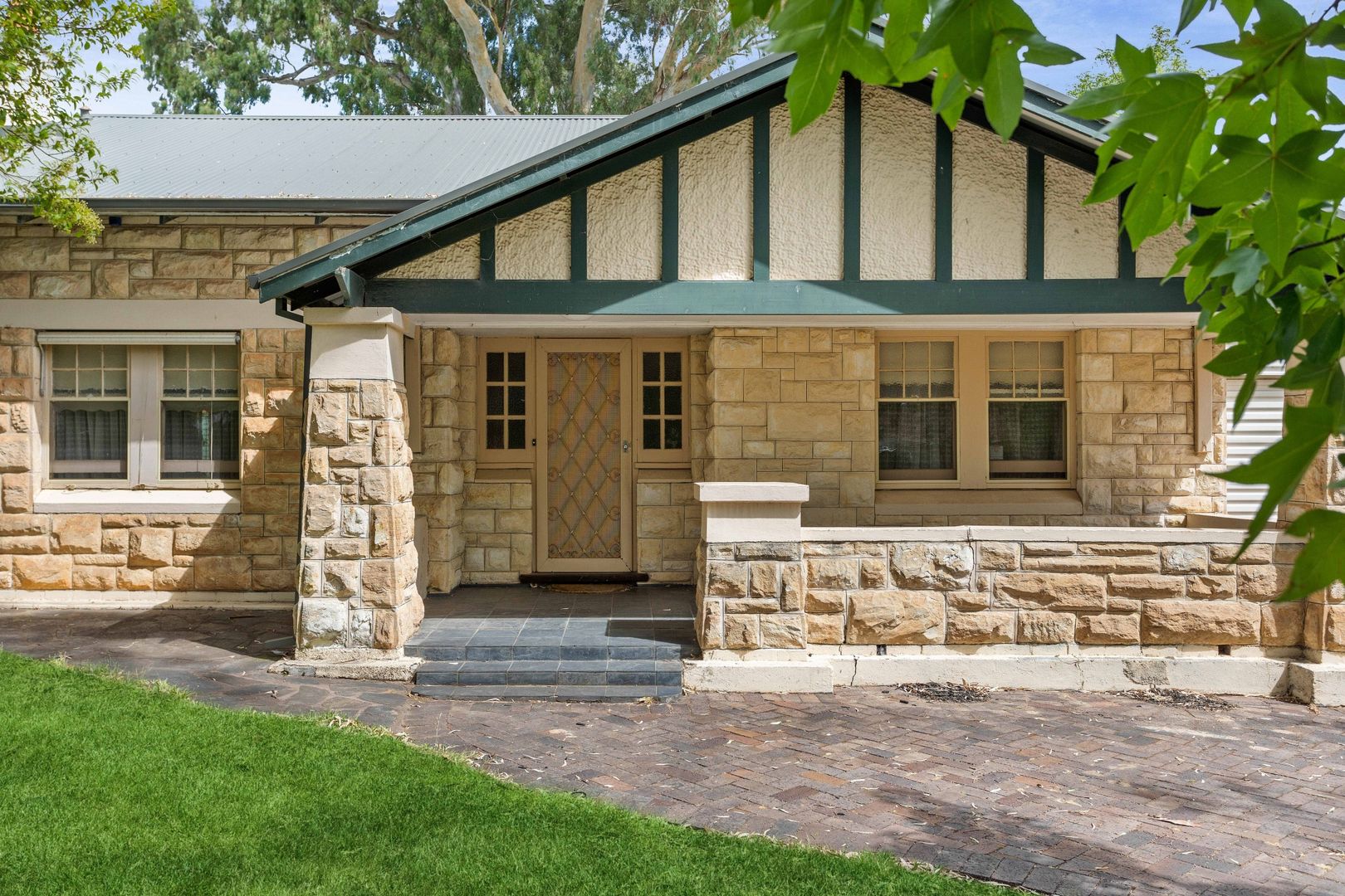 2 Guilford Street, Kensington Park SA 5068 Domain