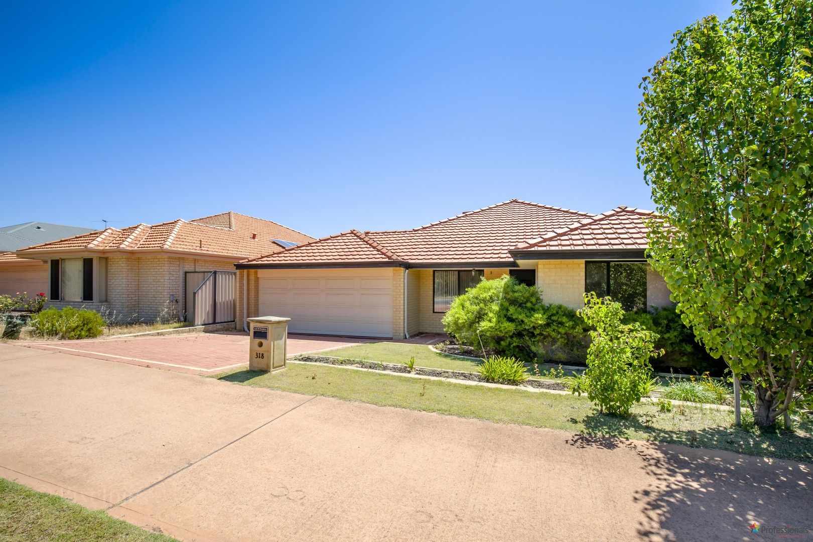 4 bedrooms House in 318 Lyon Road AUBIN GROVE WA, 6164
