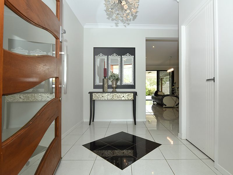 6 Baxwill Court, Top Camp QLD 4350, Image 2