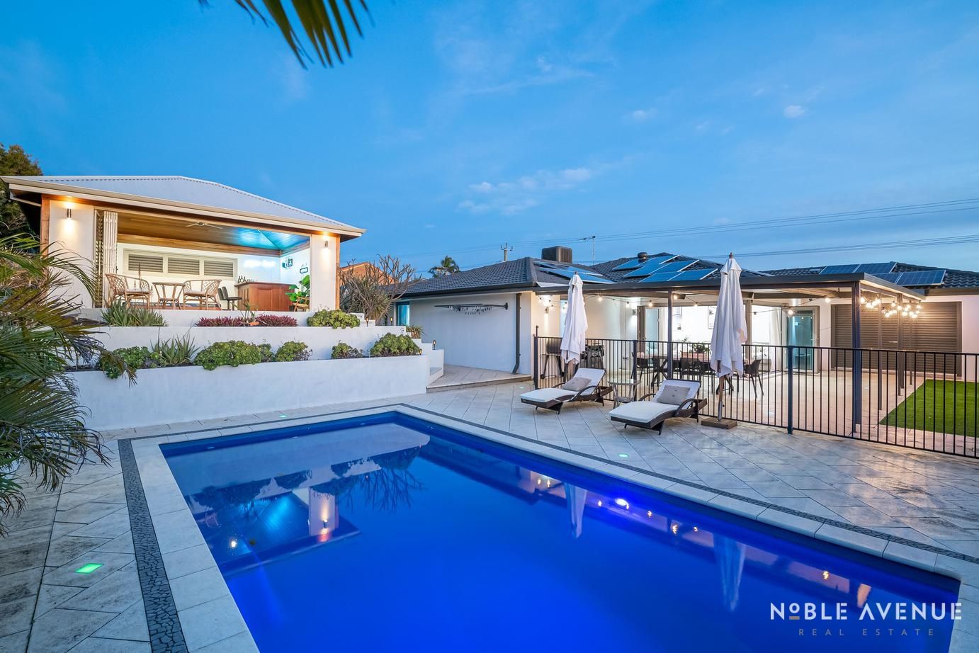 4 bedrooms House in 129 Waterford Drive HILLARYS WA, 6025