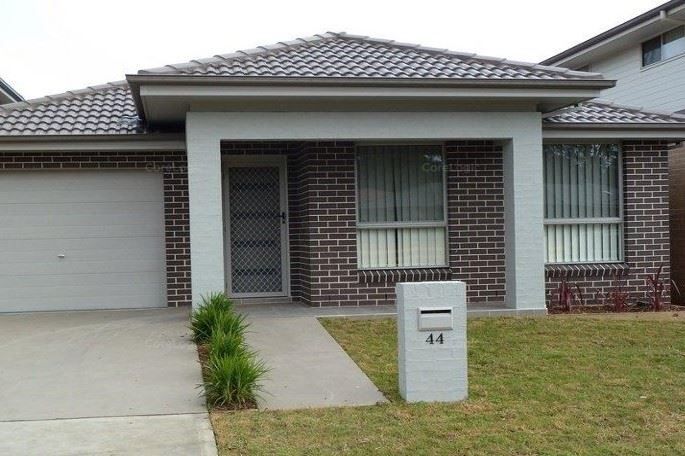 4 bedrooms House in 44 Brunswick Circuit ROPES CROSSING NSW, 2760