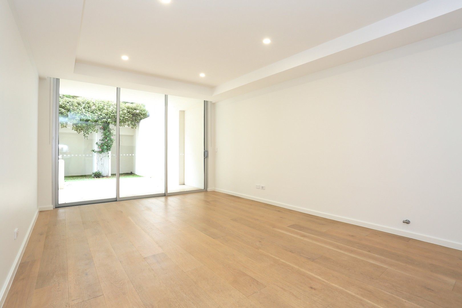 2 bedrooms Apartment / Unit / Flat in 2/81 Bream St COOGEE NSW, 2034
