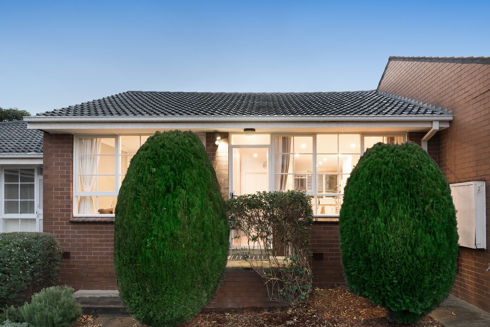 2 bedrooms Apartment / Unit / Flat in 2/254 Waverley Road MOUNT WAVERLEY VIC, 3149