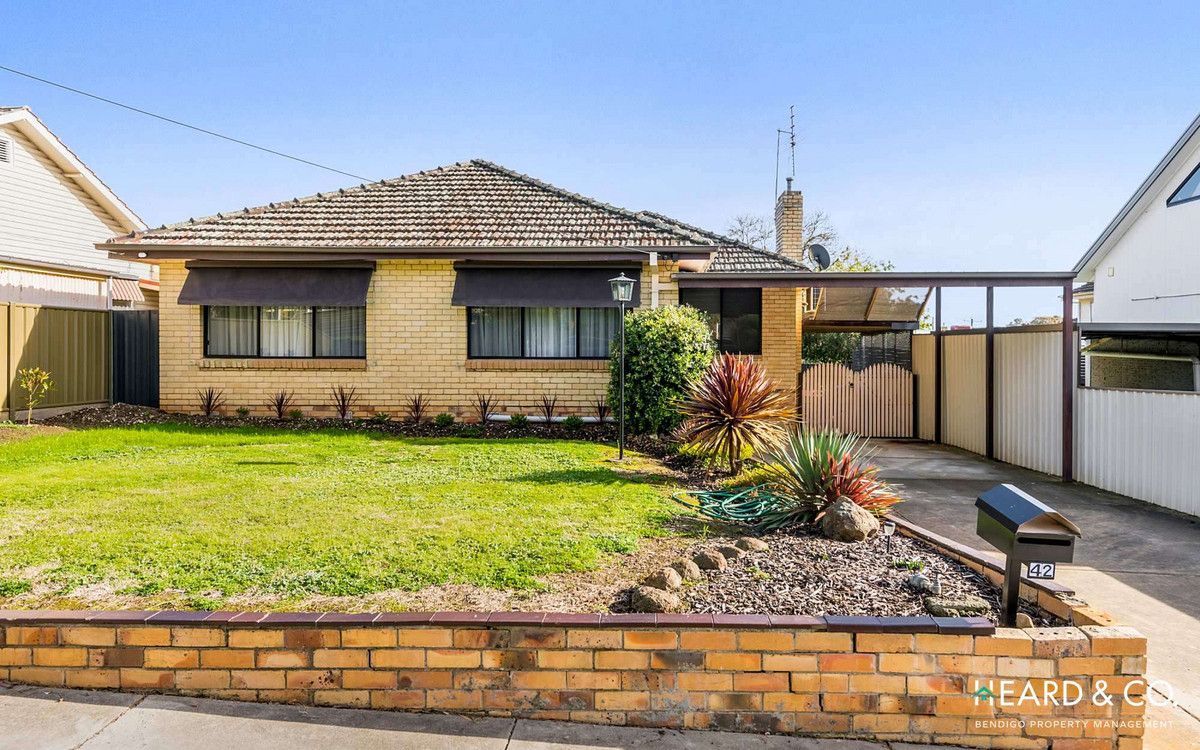 3 bedrooms House in 42 Marshall Crescent KENNINGTON VIC, 3550