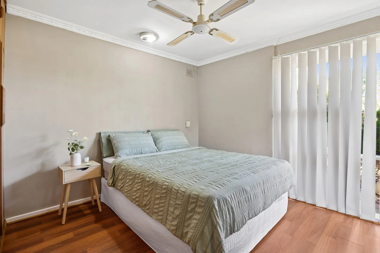 EXPLORING THE ENDLESS POTENTIAL OF THIS LARGE BLOCK OR RENOVATE TO MAKE IT YOUR DREAM HOME - View 4
