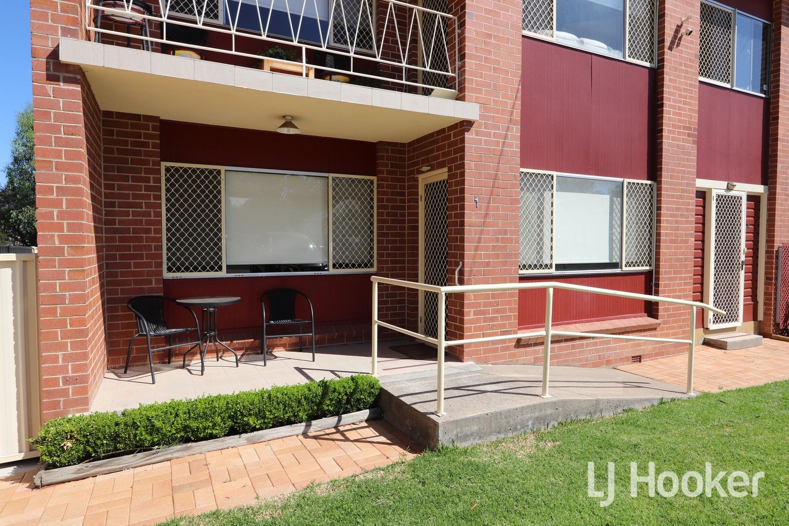 2 bedrooms Apartment / Unit / Flat in 1/30 Queens Terrace INVERELL NSW, 2360