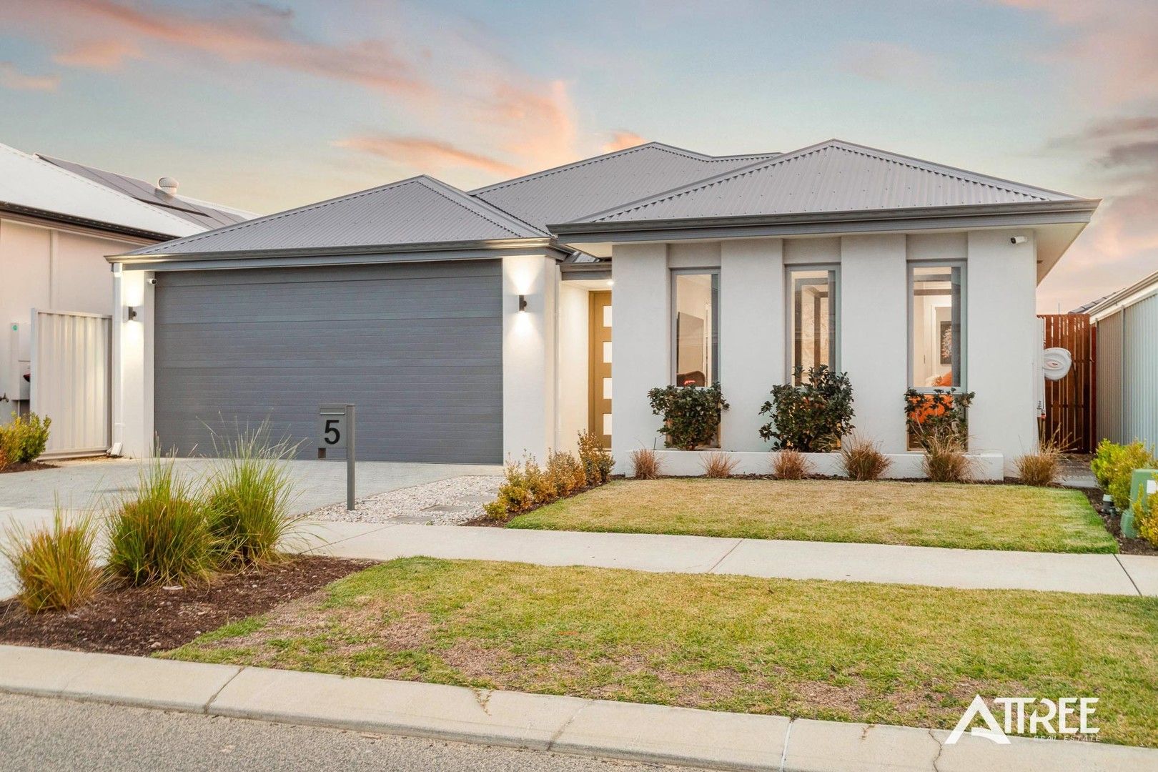 3 bedrooms House in 5 Messina Way PIARA WATERS WA, 6112