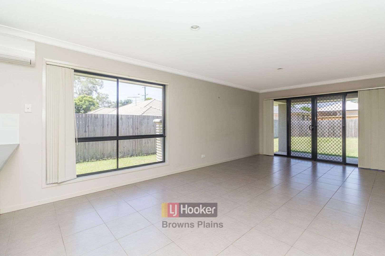 4 Lachlan Lane, Hillcrest QLD 4118, Image 2