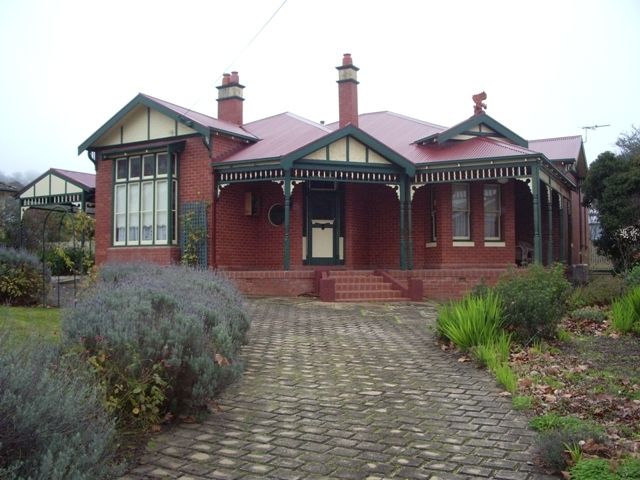 3 bedrooms House in 26 Barkly Street West ARARAT VIC, 3377