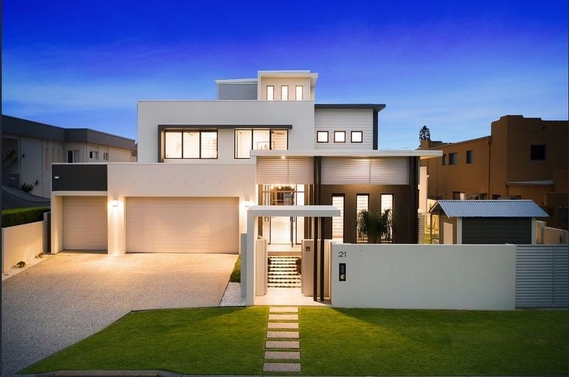 5 bedrooms House in 21 Saxonvale Terrace MERMAID WATERS QLD, 4218