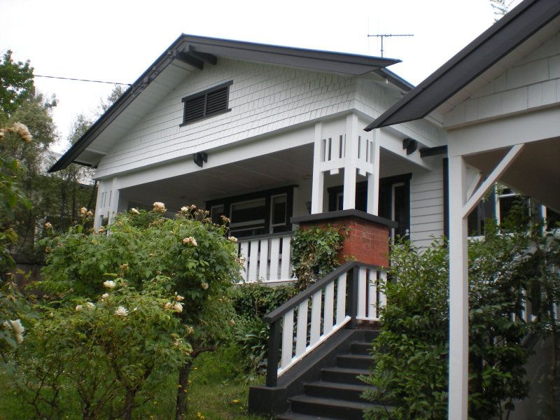 3 bedrooms House in 8 Laurel Bank Parade NEWTOWN VIC, 3220