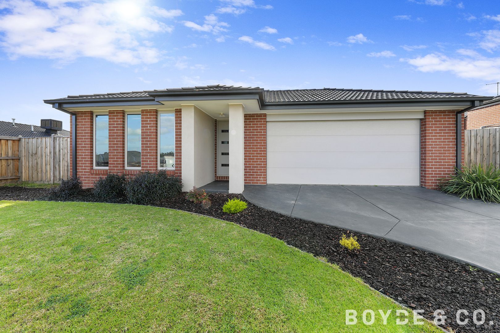 4 Violet Street, Bunyip VIC 3815, Image 2