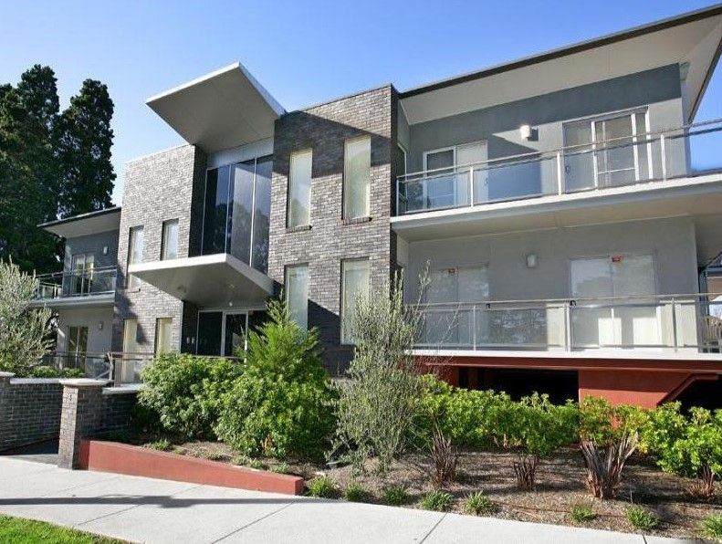 2 bedrooms Apartment / Unit / Flat in 1/3 Burgundy Street HEIDELBERG VIC, 3084