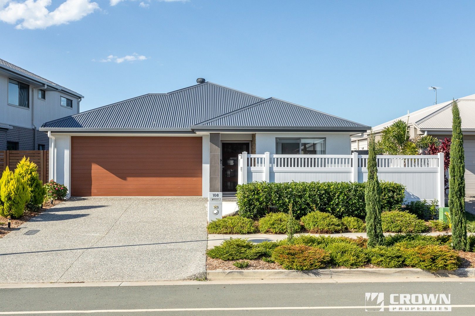 4 bedrooms House in 108 Lakeview Promenade NEWPORT QLD, 4020