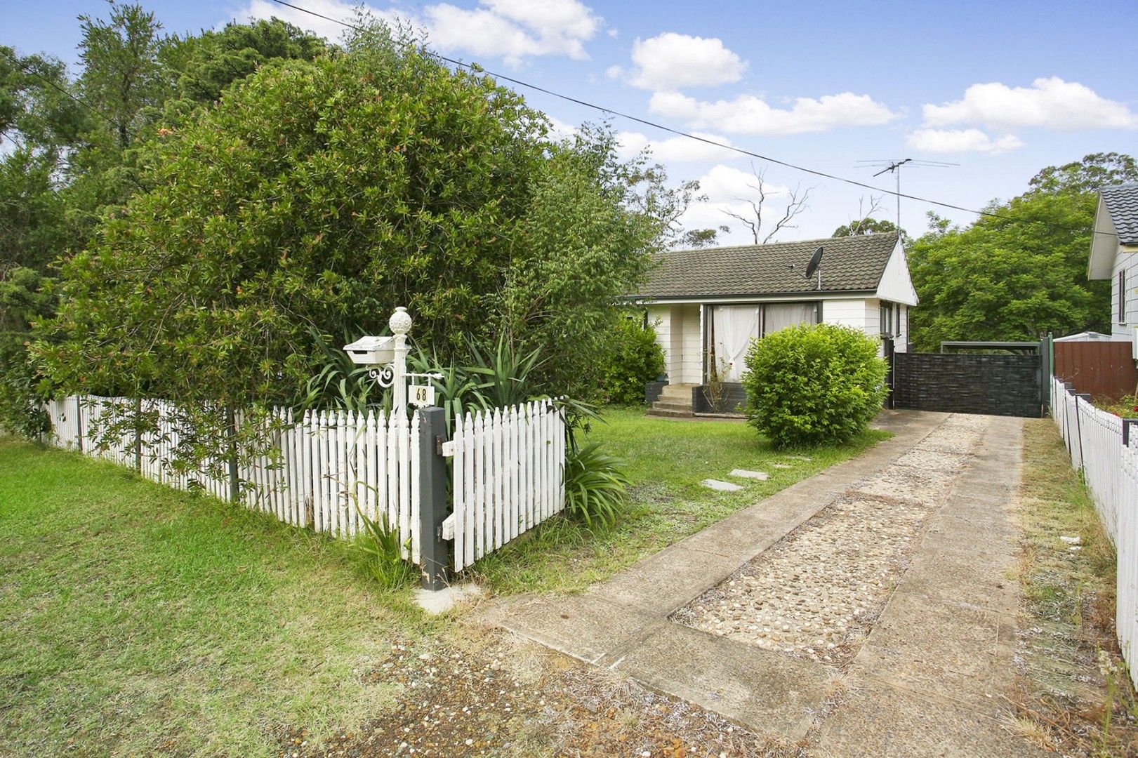 3 bedrooms House in 68 Carrington Circuit LEUMEAH NSW, 2560