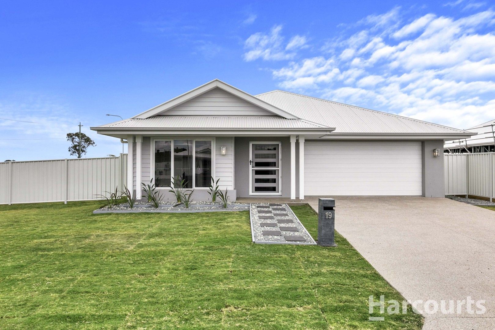 4 bedrooms House in 19 Yaringa Avenue PIALBA QLD, 4655