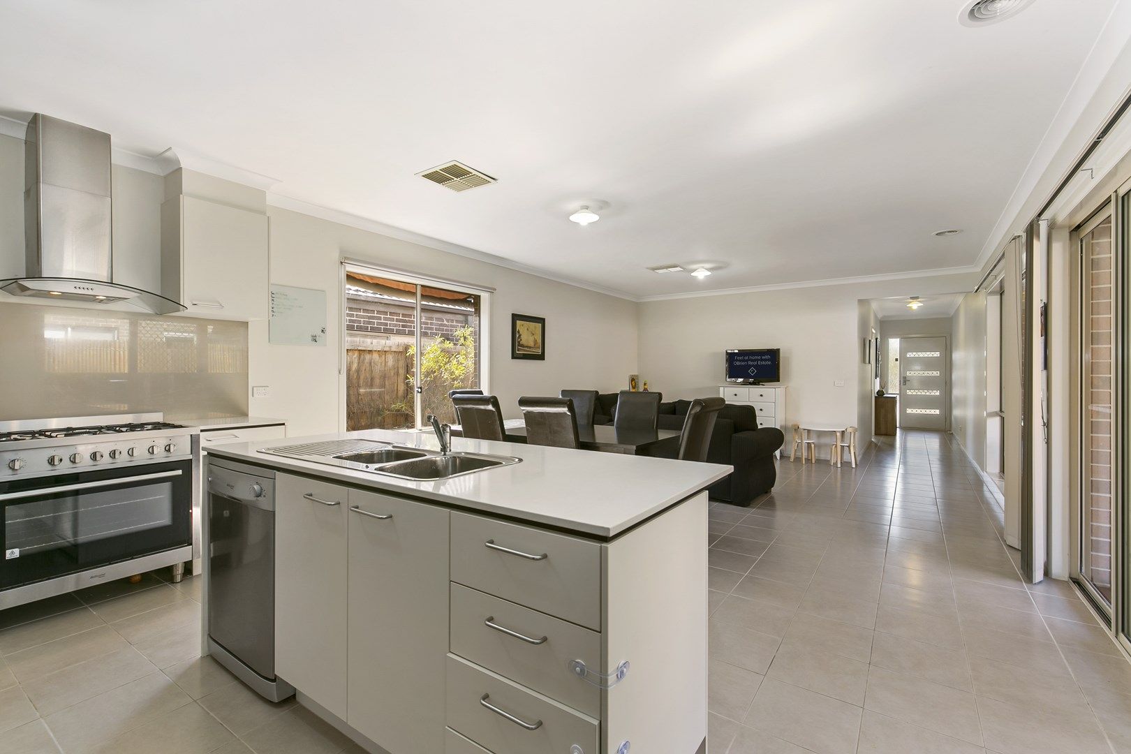 10 Kensei Place, Sandhurst VIC 3977, Image 2