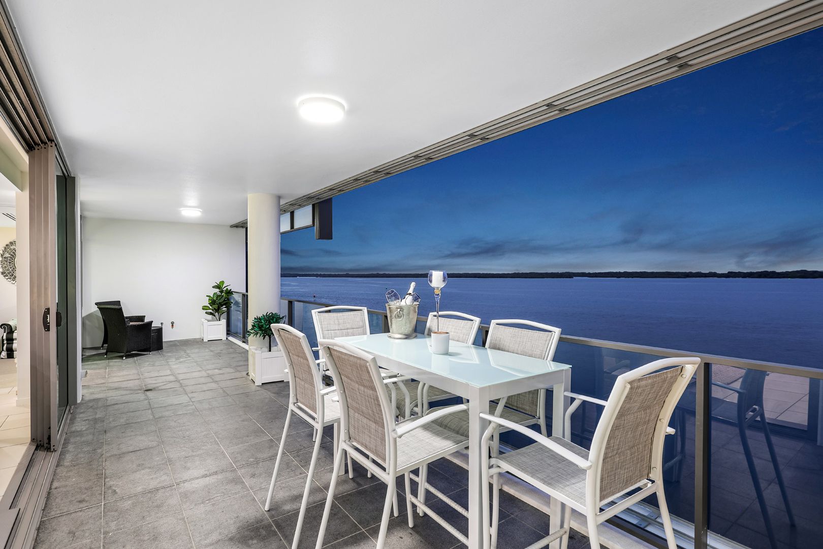 27504 Ephraim Island, Paradise Point QLD 4216, Image 2