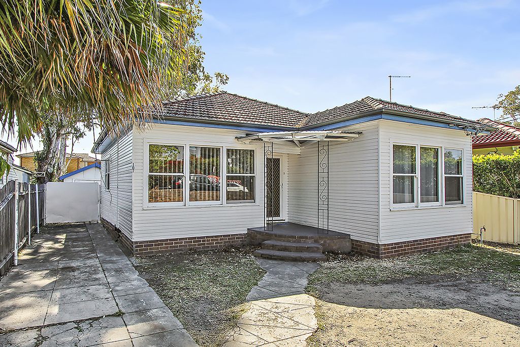 2 bedrooms House in 107 Belmore Road RIVERWOOD NSW, 2210